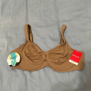 Spanx Low Profile Minimizer Bra in 36D